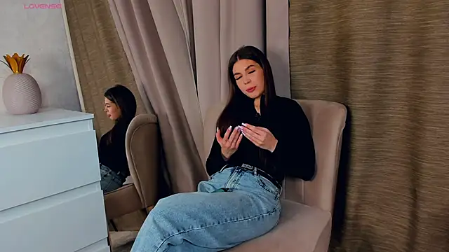 Snapshot of AnetteGamrath chatting on 11/18/25, 03:27 AnetteGamrath online show from 11/18/25, 03:27