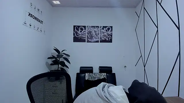 Snapshot of James_Adams_01 chatting on 12/04/25, 12:36 James Adams 01 online show from 12/04/25, 12:36