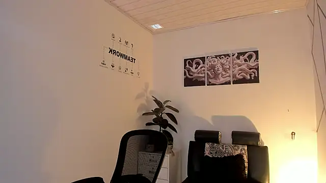 Snapshot of James_Adams_01 chatting on 12/05/25, 12:25 James Adams 01 online show from 12/05/25, 12:25