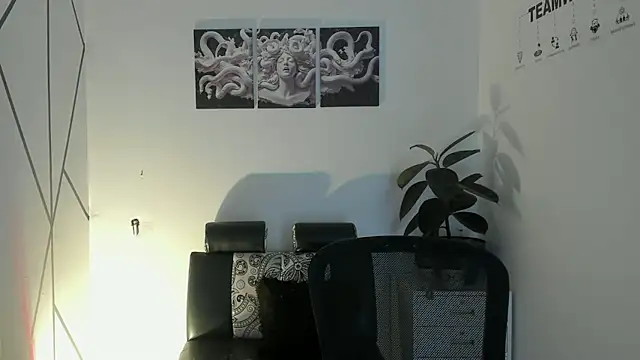 Snapshot of James_Adams_01 chatting on 12/16/25, 12:43 James Adams 01 online show from 12/16/25, 12:43