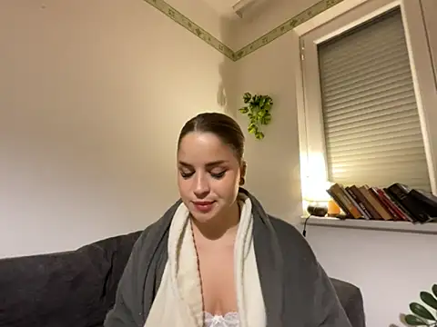 Snapshot of BBoglarka chatting on 11/26/25, 03:35 BBoglarka online show from 11/26/25, 03:35