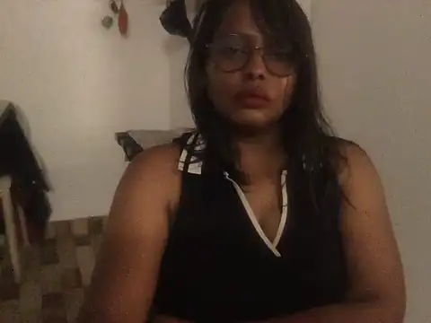 Snapshot of raveena_hot chatting on 06/26/26, 05:12 raveena hot online show from 06/26/26, 05:12