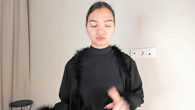 Snapshot of CoreenLuebbers chatting on 11/24/25, 07:52 CoreenLuebbers online show from 11/24/25, 07:52