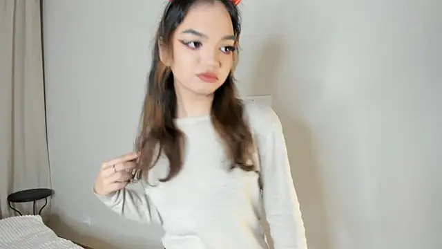 Snapshot of CoreenLuebbers chatting on 12/03/25, 07:05 CoreenLuebbers online show from 12/03/25, 07:05