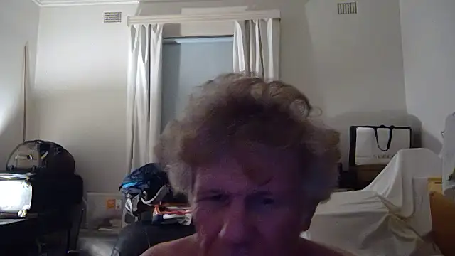 Snapshot of Hardwarelane67 chatting on 11/26/25, 02:51 Hardwarelane67 online show from 11/26/25, 02:51