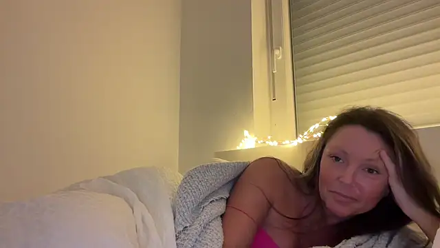 Snapshot of AnnaSophiaX chatting on 12/15/25, 07:18 AnnaSophiaX online show from 12/15/25, 07:18