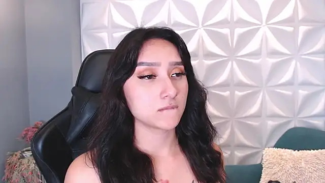 HorneyyQueen online show from 11/25/25, 02:39