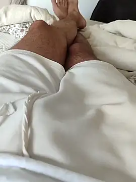 Snapshot of berkkderlerr chatting on 11/26/25, 10:49 berkkderlerr online show from 11/26/25, 10:49