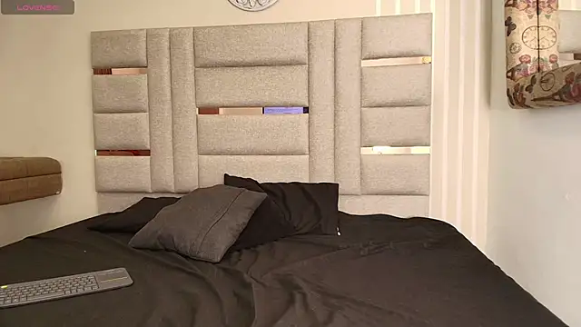 LittlePeach  online show from 12/01/25, 03:06