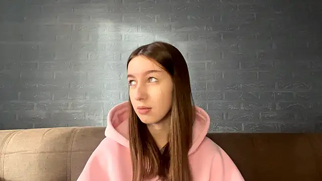 Snapshot of CindaWinn chatting on 11/18/25, 08:08 CindaWinn online show from 11/18/25, 08:08