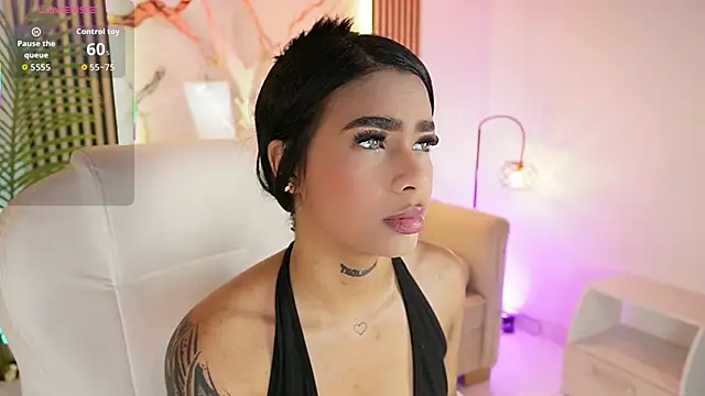 Snapshot of MeganLowell chatting on 12/03/25, 07:12 MeganLowell online show from 12/03/25, 07:12