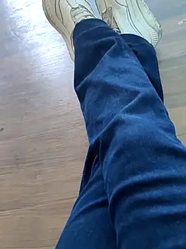 Snapshot of braidqueen00 chatting on 12/18/25, 03:07 braidqueen00 online show from 12/18/25, 03:07