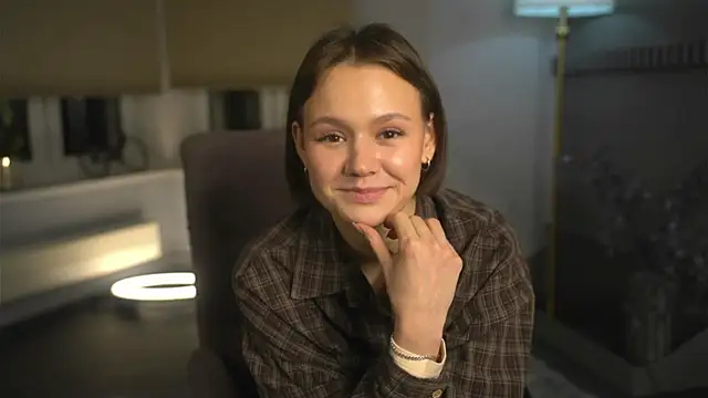 DeliaBernon online show from 11/18/25, 01:04