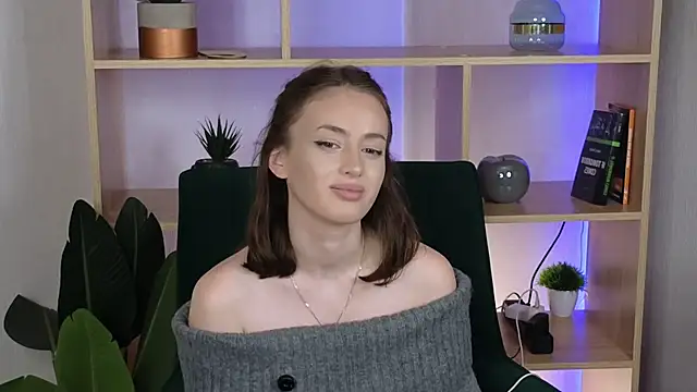 Snapshot of CamillaGebel chatting on 11/18/25, 05:17 CamillaGebel online show from 11/18/25, 05:17