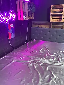 Shy-Ivy online show from 11/19/25, 10:43