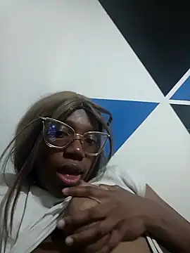 Snapshot of interracialhot chatting on 12/04/25, 01:04 interracialhot online show from 12/04/25, 01:04