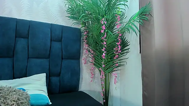 Snapshot of Holly_Sly chatting on 11/24/25, 07:13 Holly Sly online show from 11/24/25, 07:13