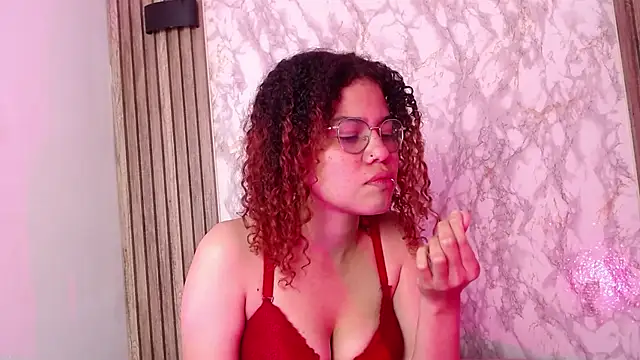 Annie Chers online show from 11/18/25, 04:17