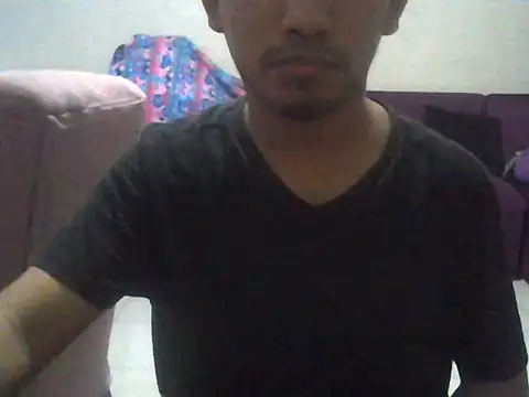 Snapshot of chikis_18 chatting on 11/25/25, 03:06 chikis 18 online show from 11/25/25, 03:06