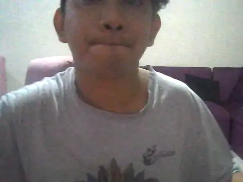 Snapshot of chikis_18 chatting on 11/26/25, 04:13 chikis 18 online show from 11/26/25, 04:13