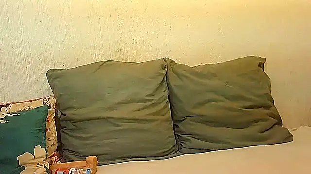 BrunetteNaomi8 online show from 05/01/26, 09:08