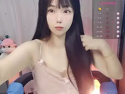 Snapshot of marianawu chatting on 12/13/25, 11:10 marianawu online show from 12/13/25, 11:10