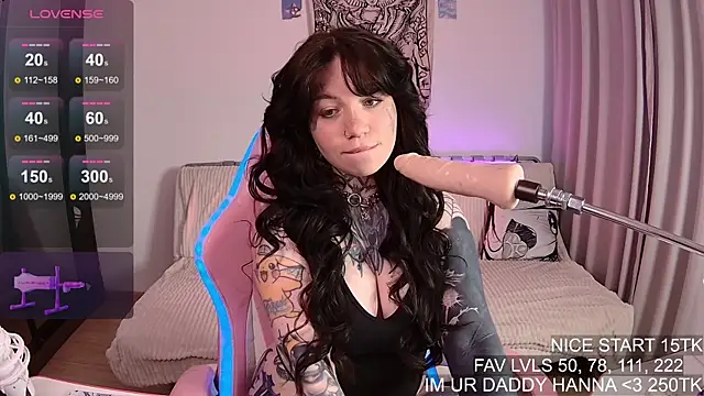 Snapshot of hanna_baeee chatting on 11/21/25, 12:26 hanna baeee online show from 11/21/25, 12:26