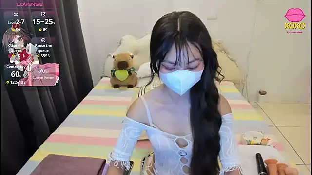 Teahyee online show from 05/04/26, 01:40