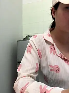 Miumiu95x online show from 12/16/25, 07:35