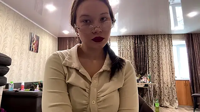 Snapshot of OliviaMoon_24 chatting on 11/21/25, 04:11 OliviaMoon 24 online show from 11/21/25, 04:11