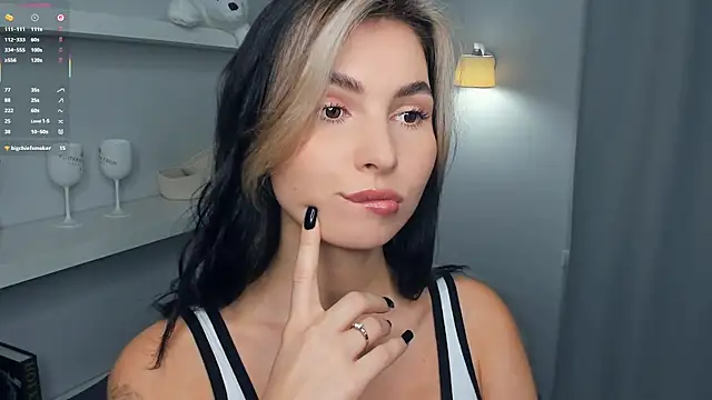 Snapshot of FeliciaKogen chatting on 11/24/25, 07:30 FeliciaKogen online show from 11/24/25, 07:30