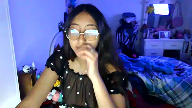 Snapshot of Nanylux chatting on 11/20/25, 02:23 Nanylux online show from 11/20/25, 02:23