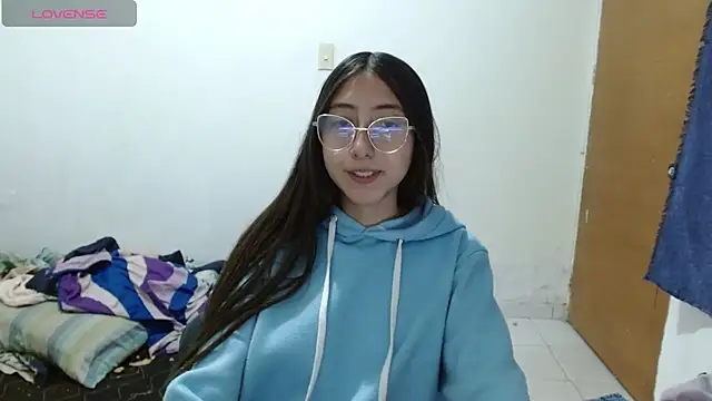 Snapshot of Nanylux chatting on 04/23/26, 04:14 Nanylux online show from 04/23/26, 04:14