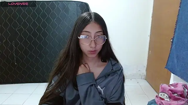 Snapshot of Nanylux chatting on 04/28/26, 03:11 Nanylux online show from 04/28/26, 03:11