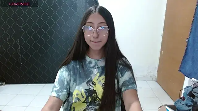 Snapshot of Nanylux chatting on 05/03/26, 03:56 Nanylux online show from 05/03/26, 03:56