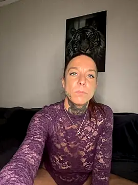 SexyInkedMiilfxx online show from 11/26/25, 12:17