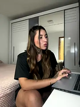 Snapshot of thauanydemontie chatting on 11/21/25, 11:58 thauanydemontie online show from 11/21/25, 11:58