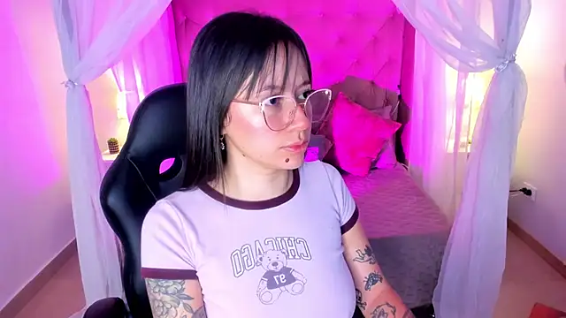 Annie Petters online show from 06/28/26, 02:12