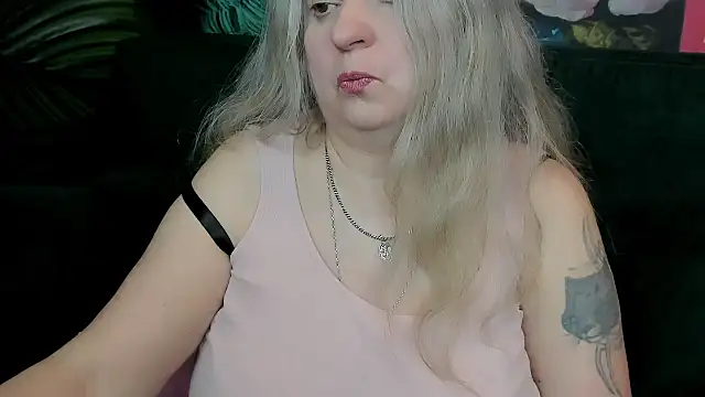 Snapshot of mariabelladonna chatting on 05/15/26, 11:45 mariabelladonna online show from 05/15/26, 11:45