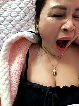 Snapshot of dis_princess chatting on 12/04/25, 03:32 dis princess online show from 12/04/25, 03:32