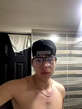 Snapshot of Handsome_boys69 chatting on 12/01/25, 01:43 Handsome boys69 online show from 12/01/25, 01:43