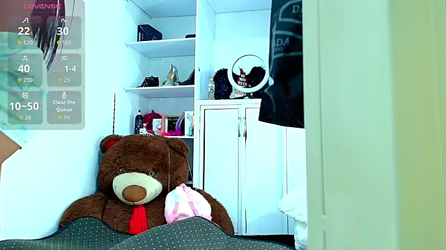 mia fernand online show from 11/18/25, 10:36