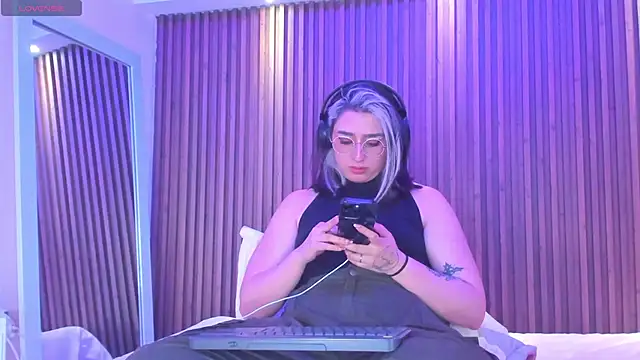Snapshot of GabyRose9 chatting on 06/05/26, 08:25 GabyRose9 online show from 06/05/26, 08:25