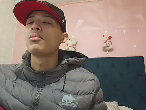 Snapshot of saniasex2025 chatting on 12/02/25, 01:17 saniasex2025 online show from 12/02/25, 01:17