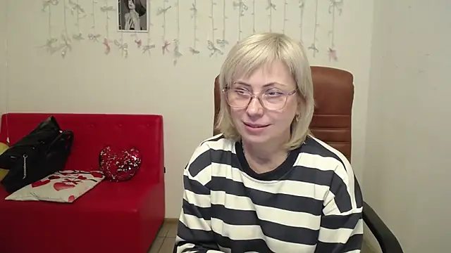 Snapshot of LaurenWishy chatting on 01/19/26, 12:20 LaurenWishy online show from 01/19/26, 12:20