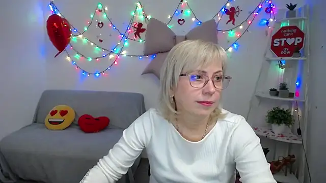 Snapshot of LaurenWishy chatting on 02/16/26, 06:37 LaurenWishy online show from 02/16/26, 06:37