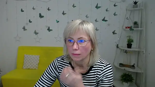 Snapshot of LaurenWishy chatting on 02/20/26, 12:49 LaurenWishy online show from 02/20/26, 12:49