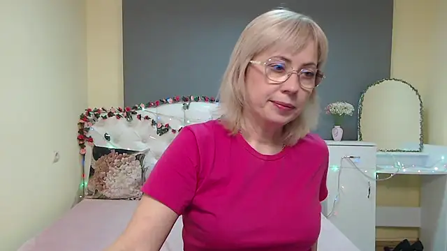 Snapshot of LaurenWishy chatting on 03/22/26, 12:19 LaurenWishy online show from 03/22/26, 12:19