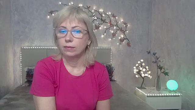 Snapshot of LaurenWishy chatting on 03/24/26, 06:18 LaurenWishy online show from 03/24/26, 06:18