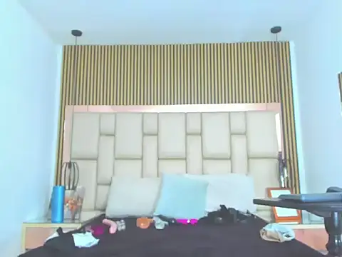 Snapshot of HannaANDcherri chatting on 12/04/25, 07:44 HannaANDcherri online show from 12/04/25, 07:44